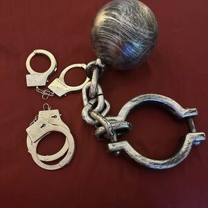 Men & women’s prisoner costumes, ball & chain, handcuffs/60 temporary tattoos